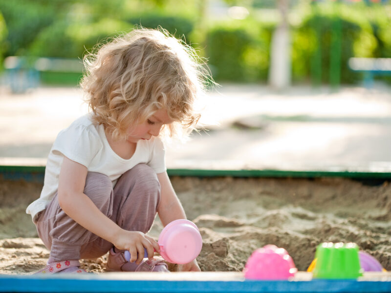 Финские ученые доказали, что детям полезно играть в грязи