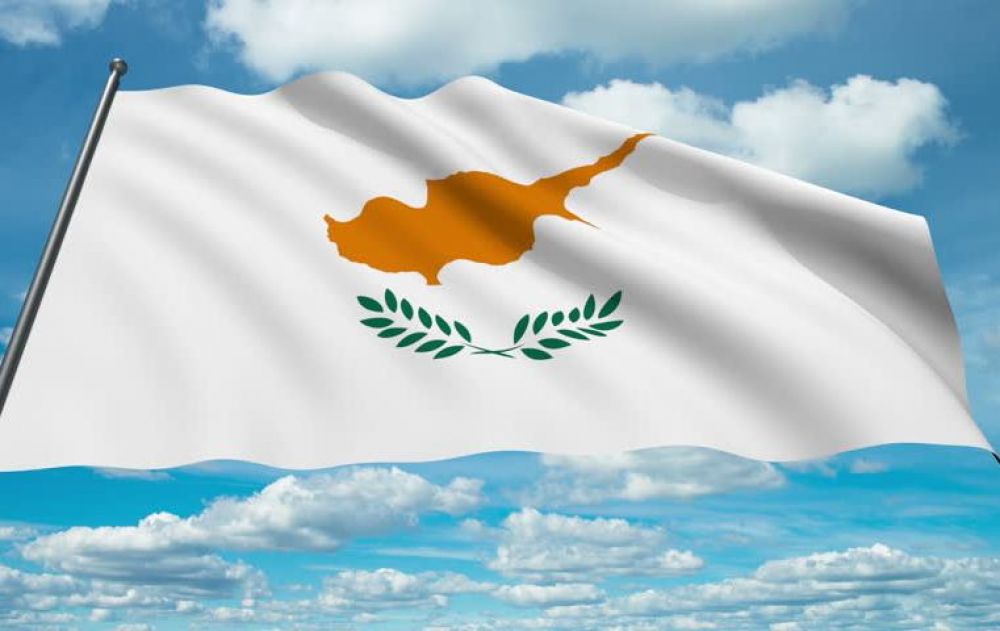Кіпр припинив видавати паспорти в обмін на інвестиції