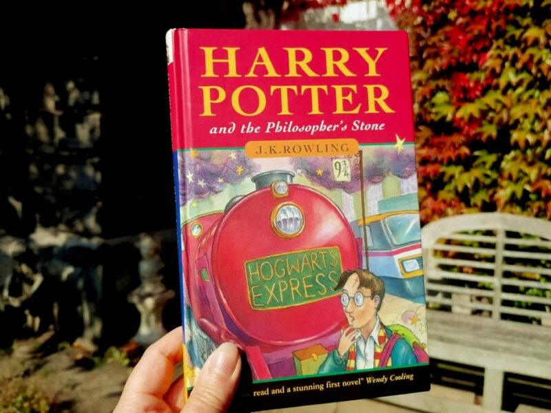 Перше видання книги «Гаррі Поттер та філософський камінь» продано за 90 тисяч доларів